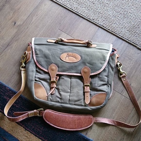 Australian Bag Outfitters Handbags - NWOT Australian Bag Outfitters shoulder bag